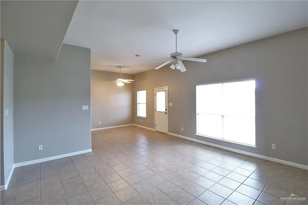 3 bed, 2.5 bath, 1743 sqft, $1,695 — Photo 3