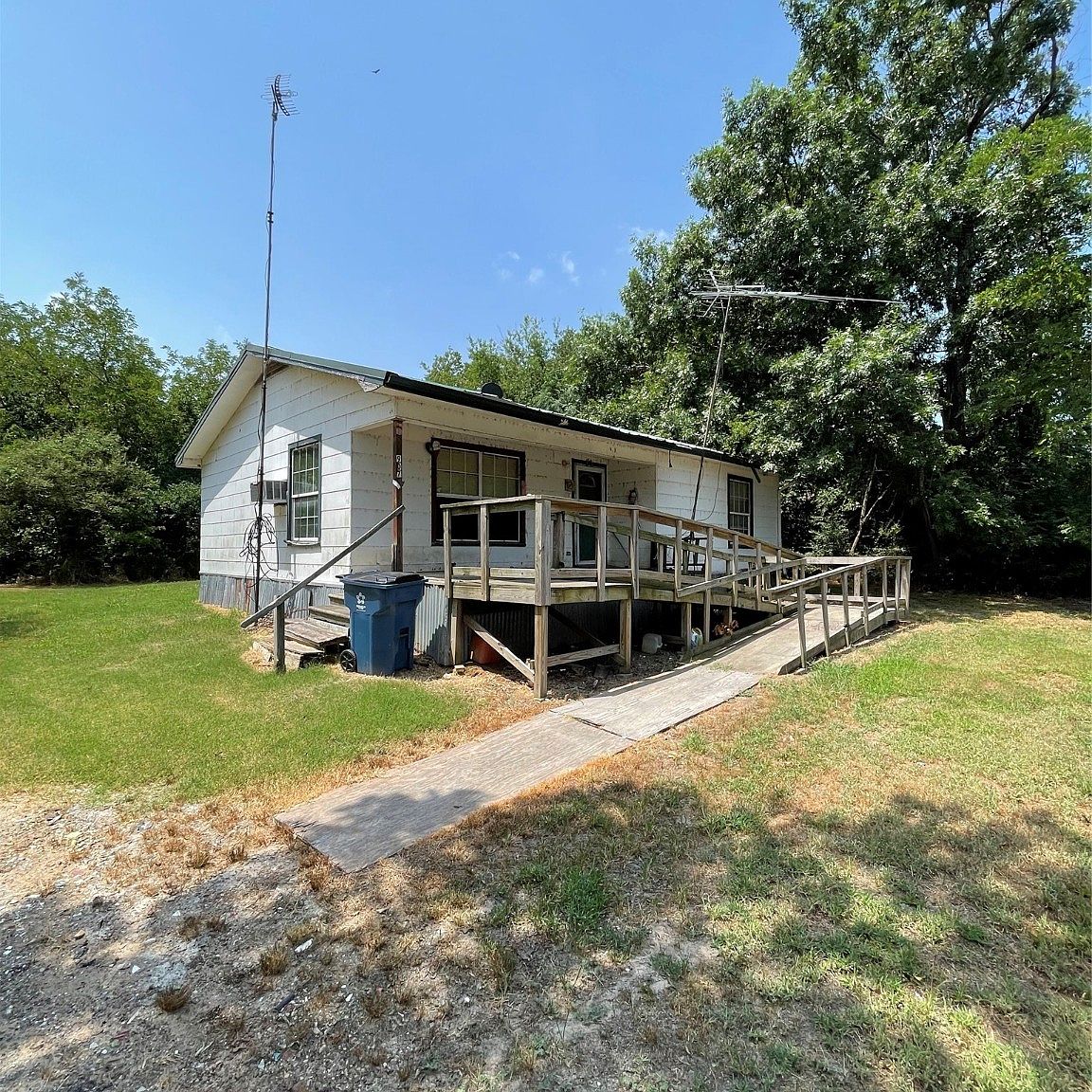 907 W Main St, Ladonia, TX 75449 Zillow
