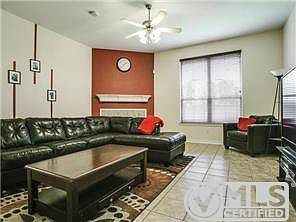 4th image of 1209 Oakridge Dr