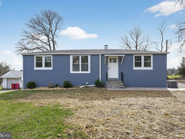 28 Circle Dr, Norristown, PA 19403