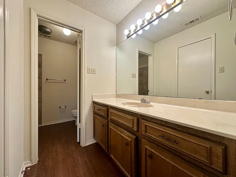 1404 Chapel Ridge Rd — Photo 7