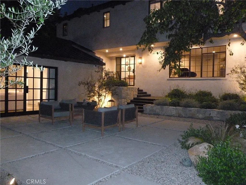 5 bed, 3200 sqft, $22,995 — Photo 1