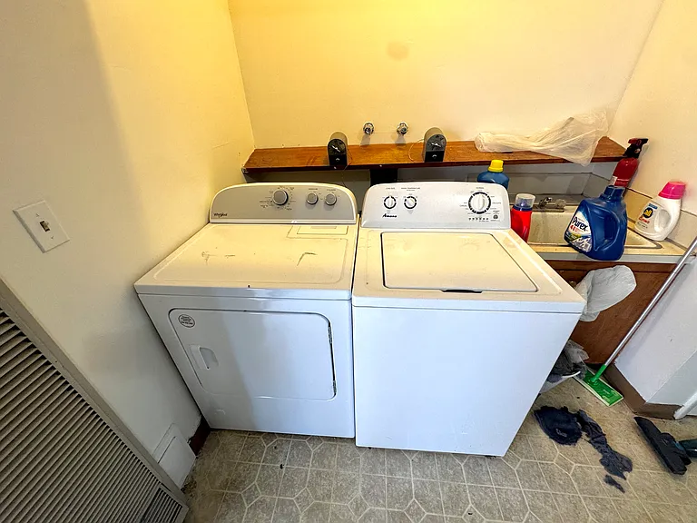 764 N 700 E — Photo 14