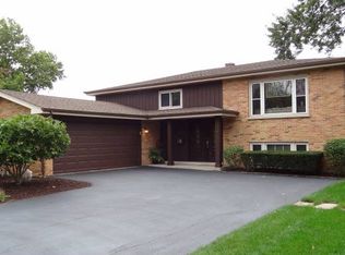 452 N Pioneer Dr, Addison, IL 60101