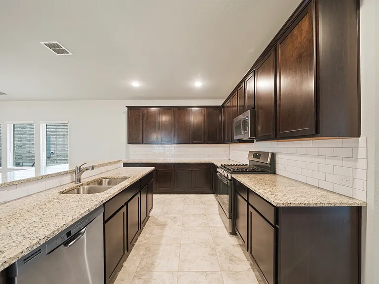 8907 Arundal Gdn — Photo 12