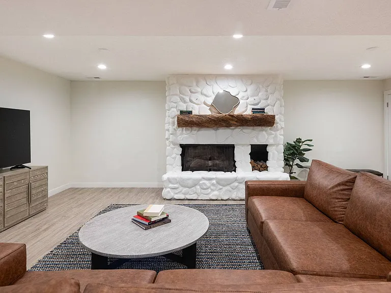 Cobble Creek Apartments — Photo 37