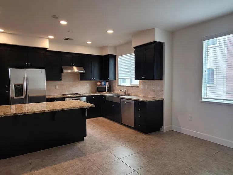 5386 Campus Dr — Photo 3