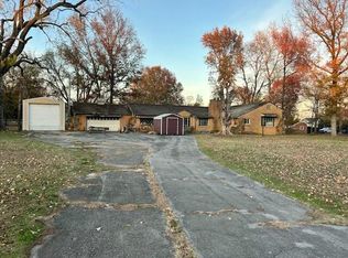825 E Highland Ave, Carthage, MO 64836