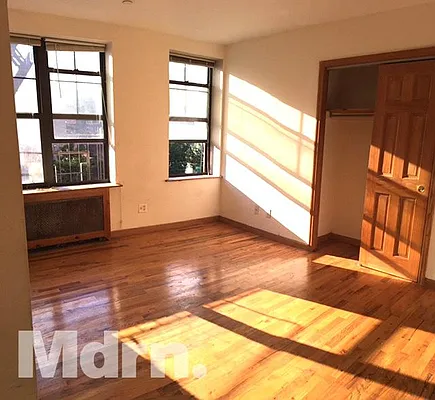 Rented by Mdrn Residential | media 9