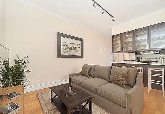 4th image of 10 Morton St #2G