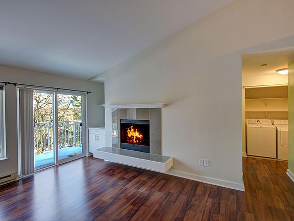 living room w/fireplace