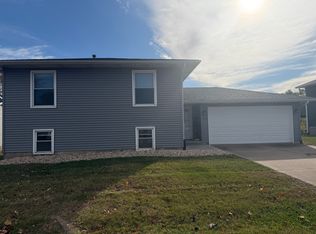 119 W 46th St, Davenport, IA 52806