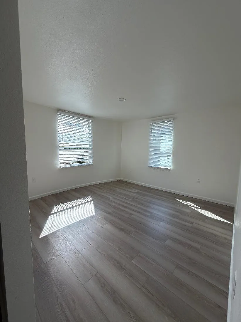 2 bed, 950 sqft, $2,750 — Photo 2
