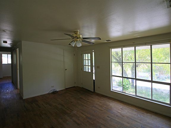 2nd image of 2325 Neeley St