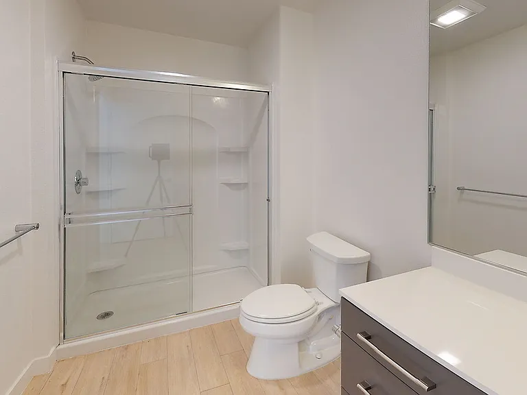 777 Hamilton — Photo 14