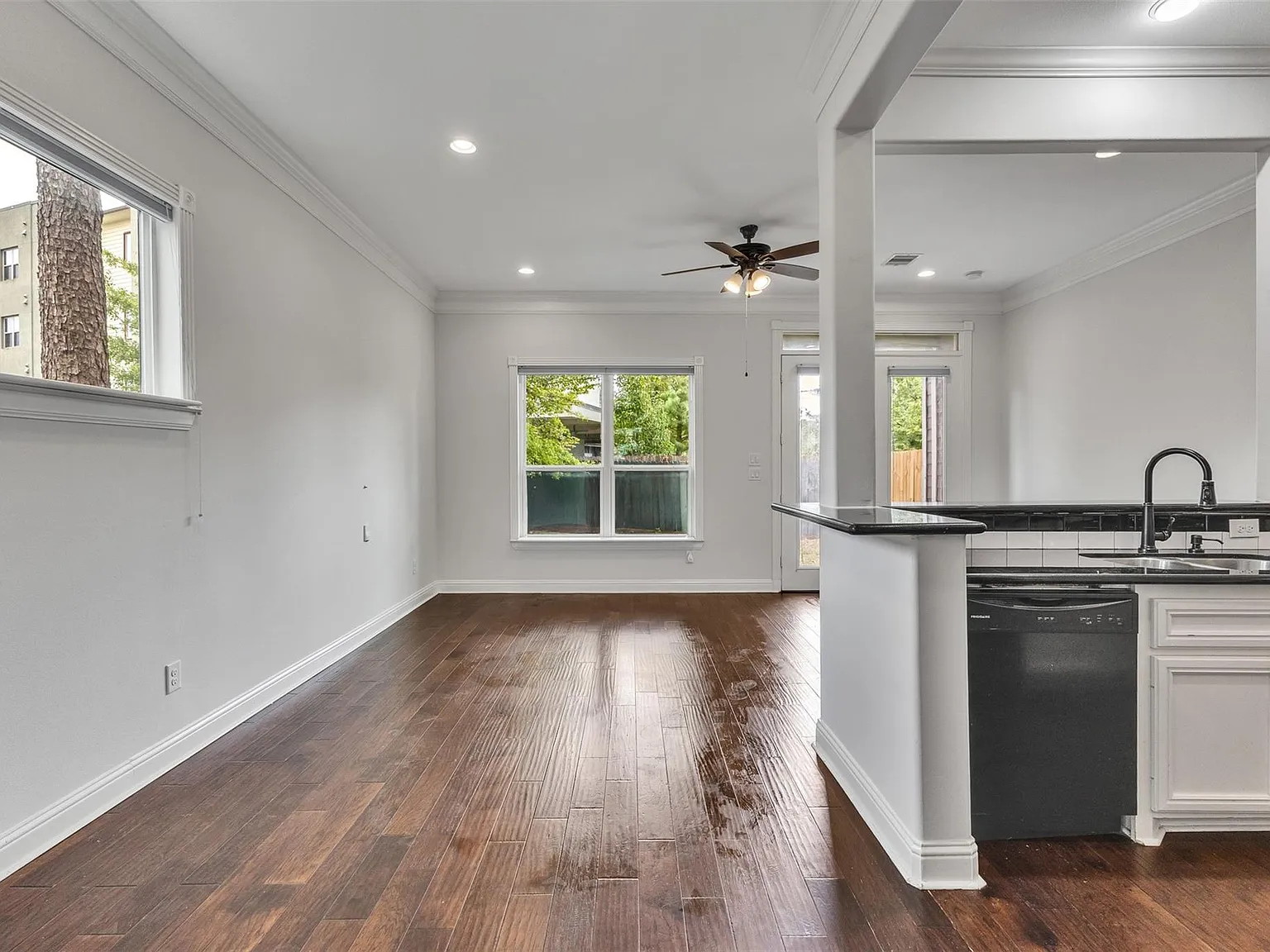 3 bed, 2.5 bath, 1468 sqft, $2,350 — Photo 3