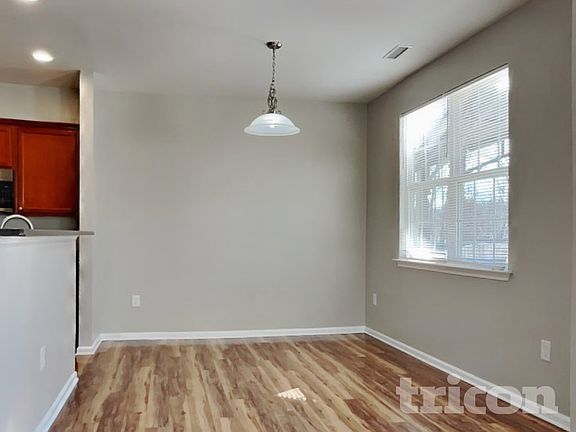 3rd image of 1304 Lombar St