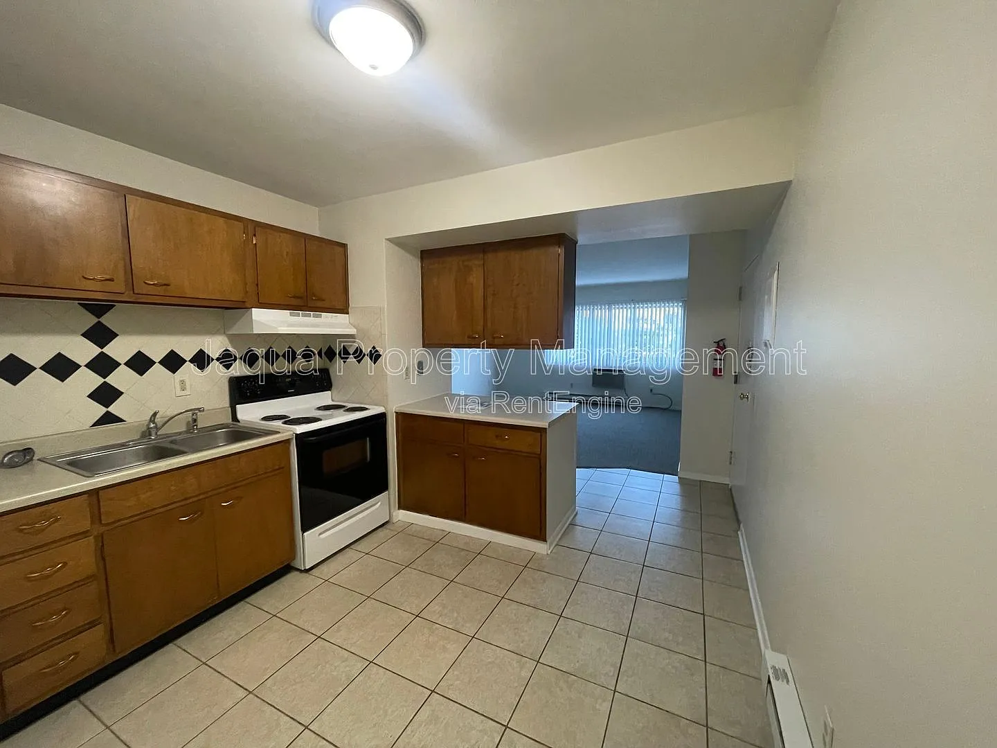 2 bed, 1.0 bath, $950 — Photo 3