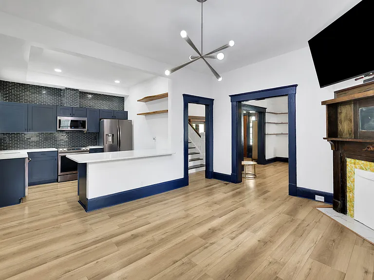 1407 Hubbard St — Photo 11
