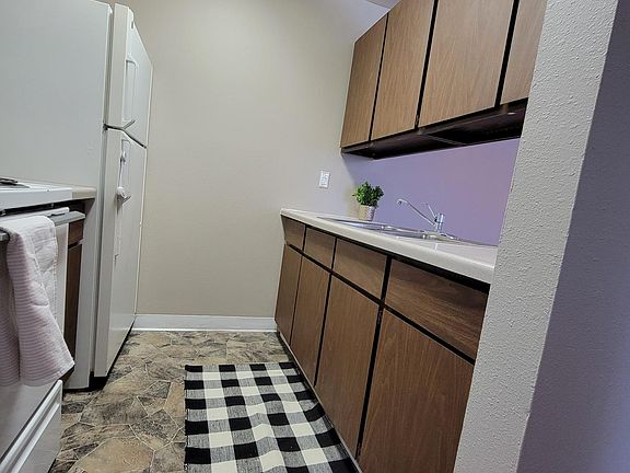 2nd image of 1627 7th St N #7