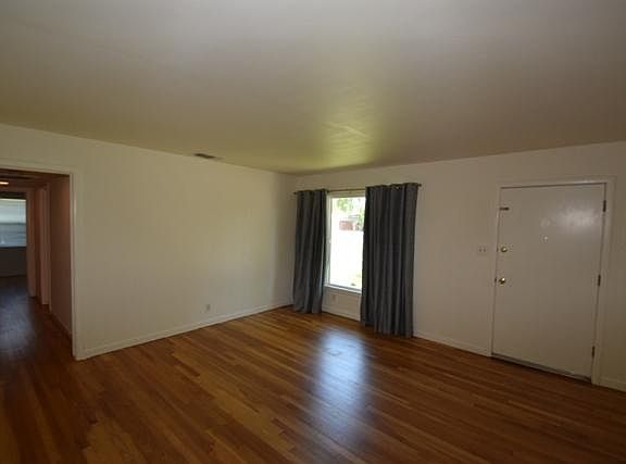 3rd image of 1500 Clarendon St