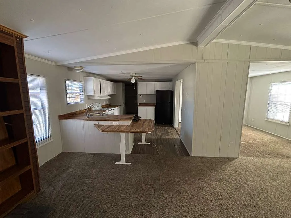 3 bed, 1250 sqft, $1,400 — Photo 3