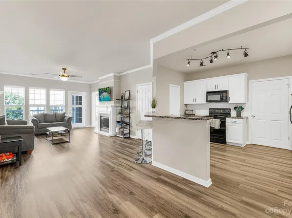 3270 Margellina Dr, Charlotte, NC 28209