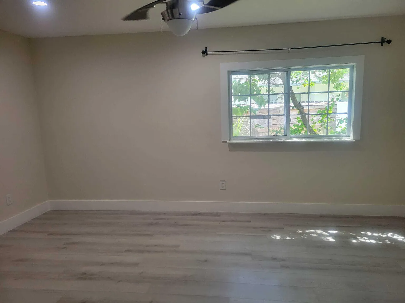 3 bed, 1.5 bath, 875 sqft, $2,650 — Photo 4