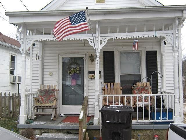 2nd image of 816 E 8th St