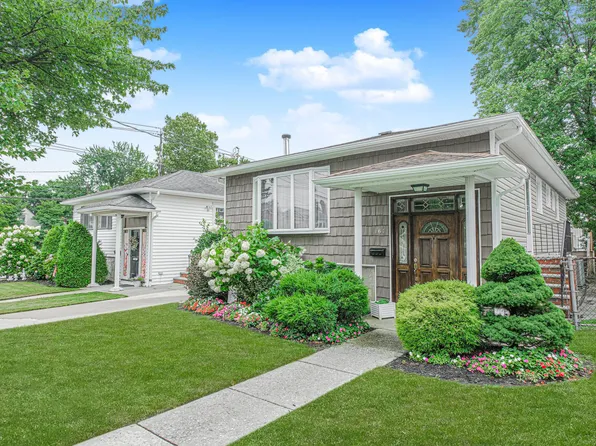 164 Kirshon Avenue image 2 of 21