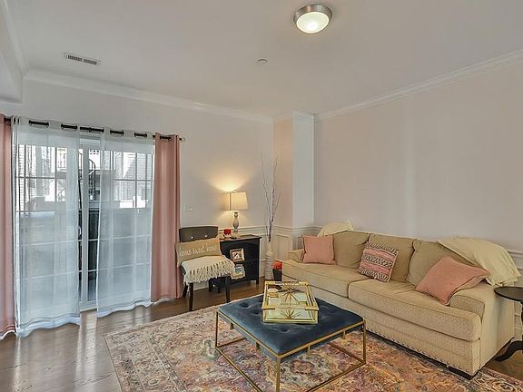 5th image of 182 Gold St #4
