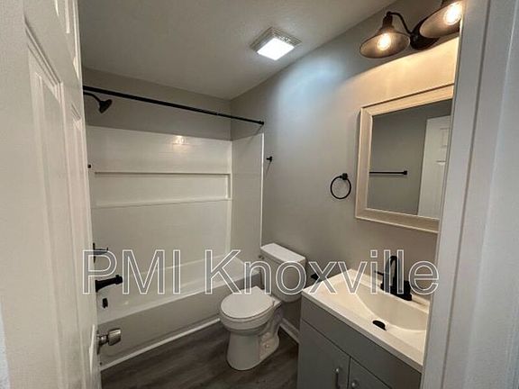 4th image of 123 Ingersoll Ave APT 5