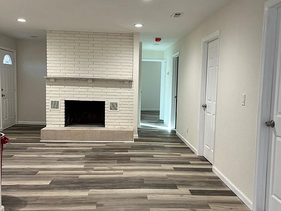 3rd image of 1504 Hull Ln #1504