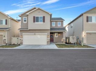 934 W Stonehaven Dr, North Salt Lake, UT 84054