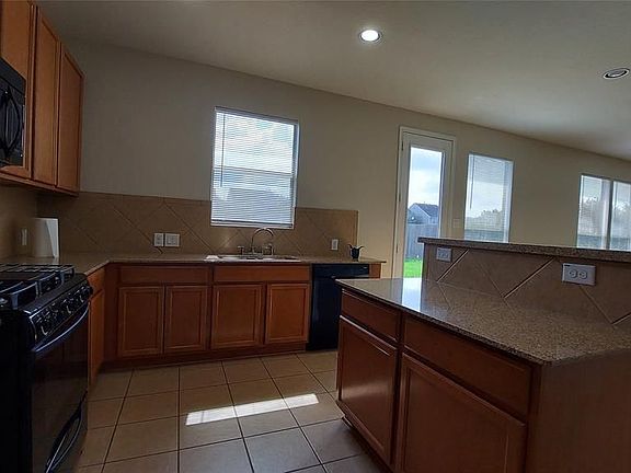 5th image of 11010 Hayden Falls Dr