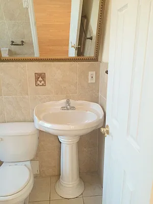 Rented by Sohayegh Enterprises Corp. | media 32