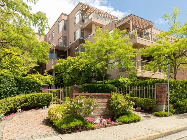 2271 Bellevue Ave #306, West Vancouver, BC V7V 4X1