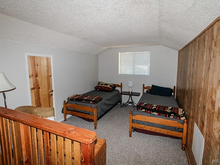 370 Victoria Ln — Photo 15