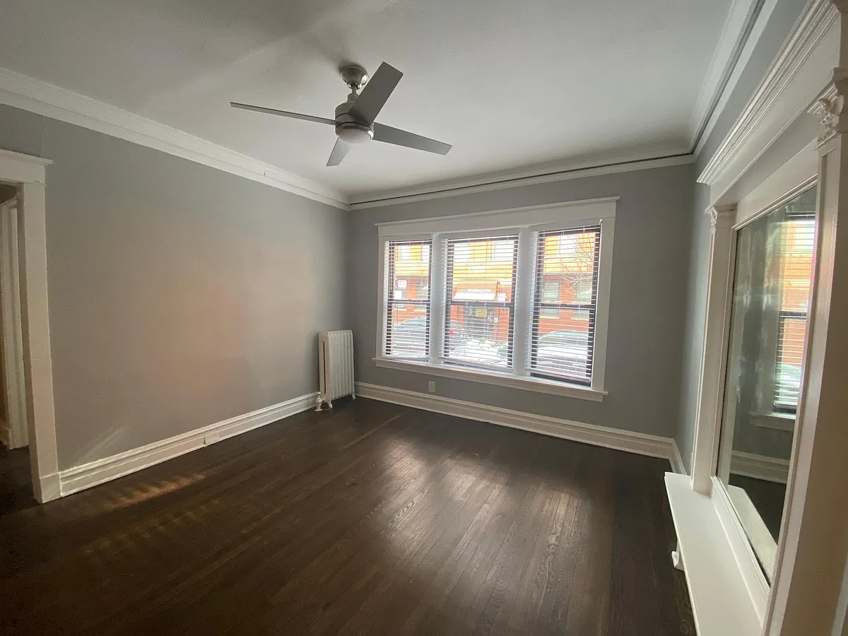 Building Photo - 707 W Oakdale Ave #1
