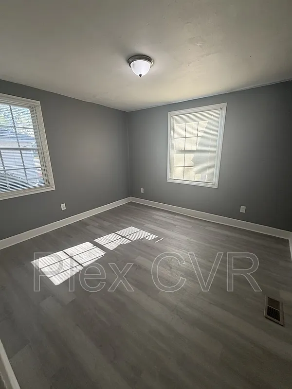 2 bed, 1.0 bath, 728 sqft, $975 — Photo 2