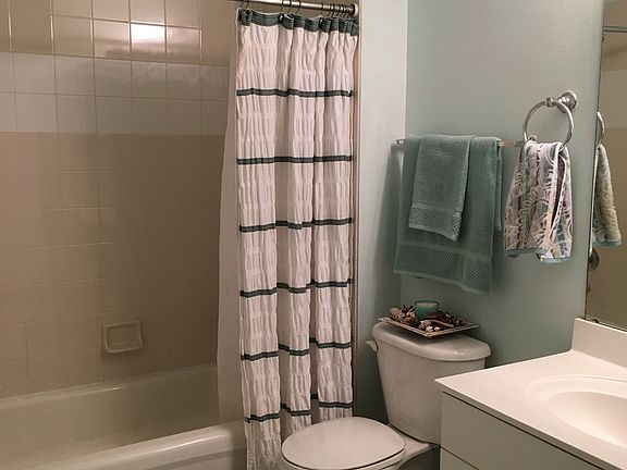 3rd image of 33213 Harbour Vista Cir
