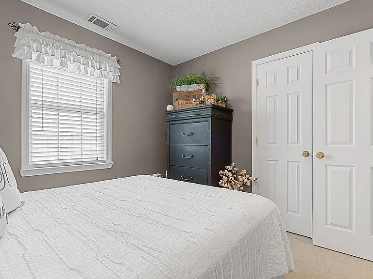 208 Stirling Bridge Dr — Photo 17