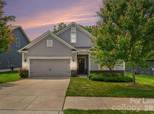 141 Hanks Bluff Dr, Mooresville, NC 28117