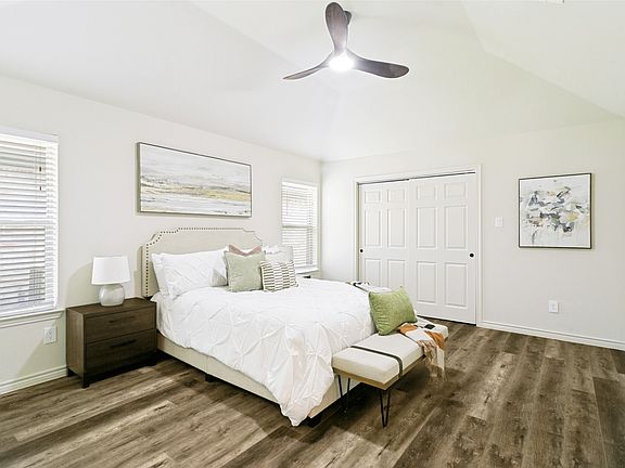 4th image of 2212 Silverthorn Ln