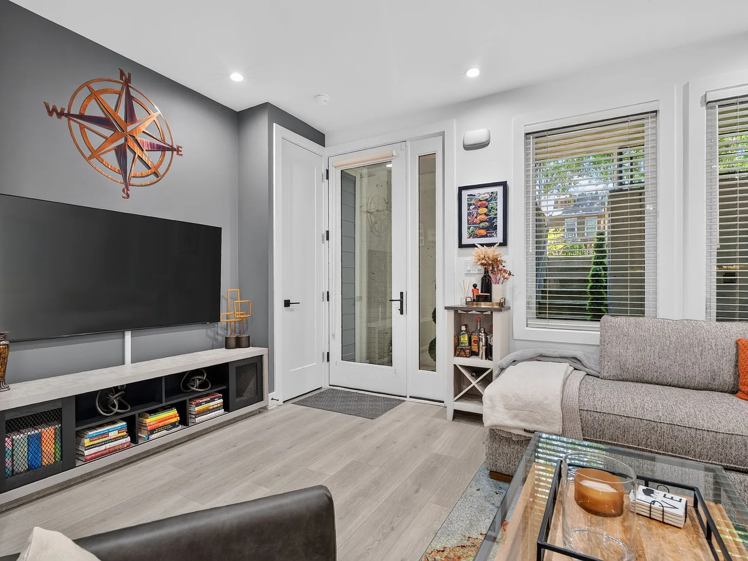 2 bed, 719 sqft, $3,000 — Photo 4