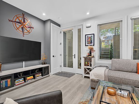 4th image of 212 Varnum St NW #1