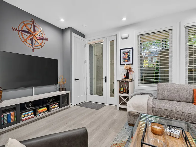 212 Varnum St NW #1 — Photo 4