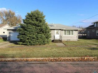 700 N 4th Ave, Canistota, SD 57012