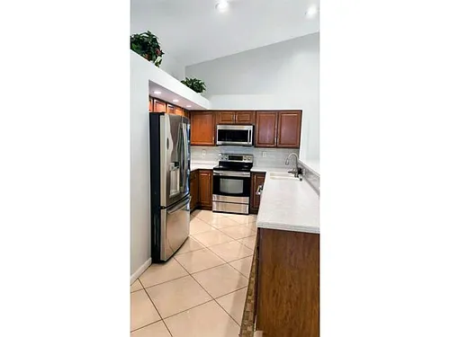1170 Staghorn St Photo 1