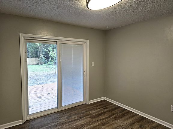 5th image of 3920 Foxridge Dr
